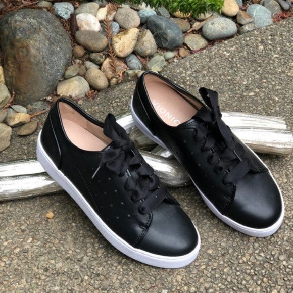 black vionic sneakers